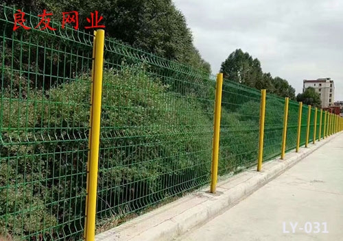 雅安桃型柱护栏网工程